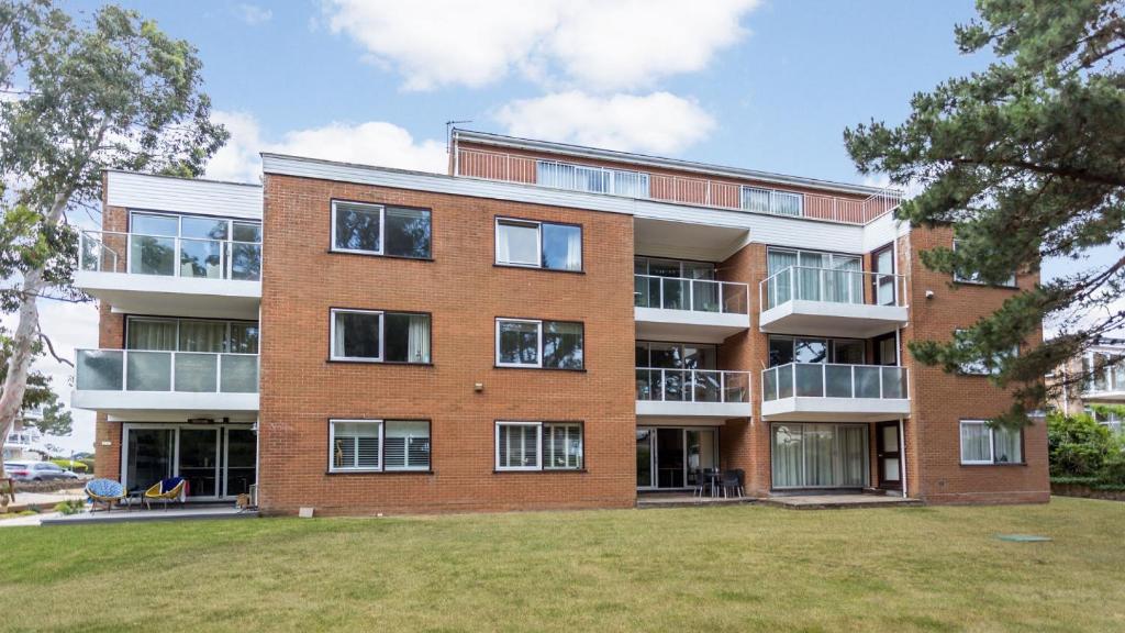 Sandbanks Property > Luxury Homes & Properties in Poole